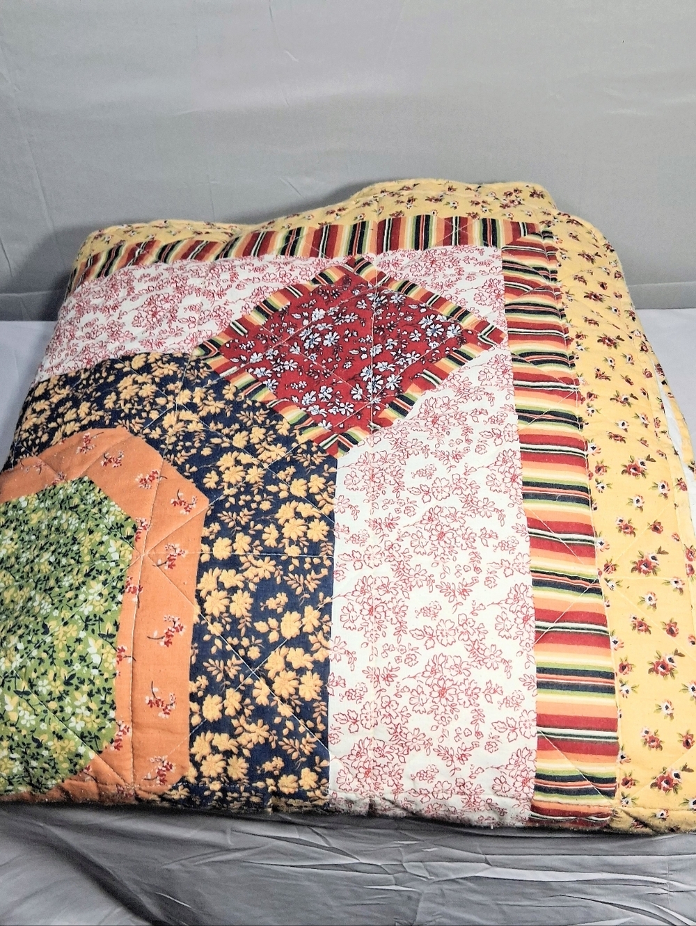 Beter Homes Floral Patterned Cottagecore Farmhouse 84"x 84" Quilt/Bedspread